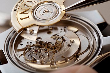 济南欧米茄手表起雾了维修