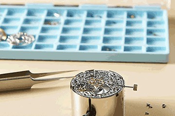 济南欧米茄手表有水珠维修